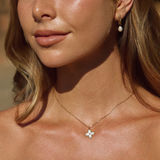 Bloesemblaadjes ketting