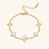 Armband met witte bloesemblaadjes